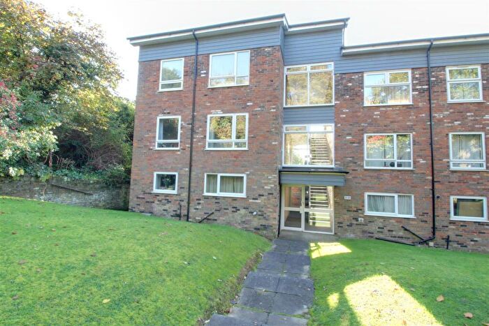 1 Bedroom Apartment For Sale In White Hill Court, Berkhamsted, HP4