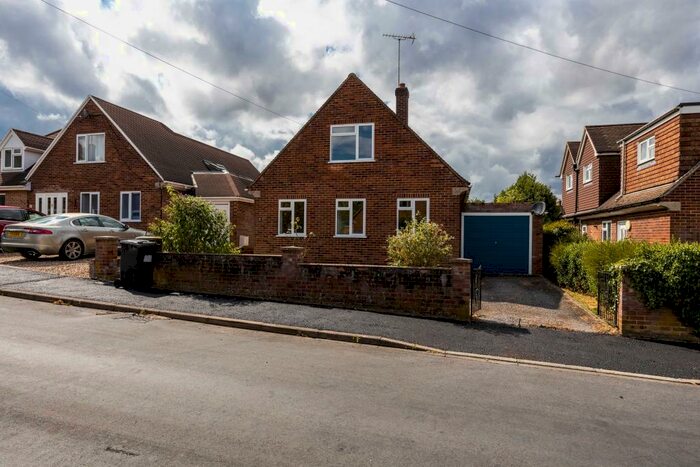 3 Bedroom Detached House To Rent In Abbots Road, Newbury, RG14