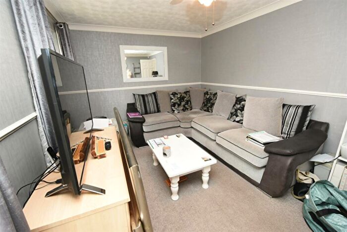 2 Bedroom Detached Bungalow For Sale In Essex Close, Canvey Island, SS8