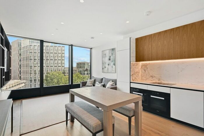 2 Bedroom Flat To Rent In Buckingham Gate, Westminster, SW1E