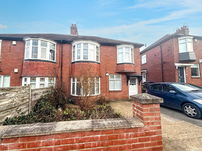 2 Bedroom Flat For Sale In Ovington Grove, Newcastle Upon Tyne, Tyne And Wear, NE5