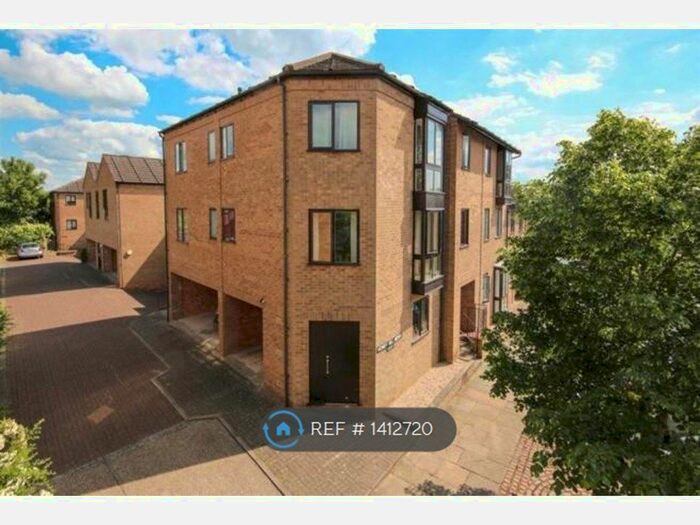 2 Bedroom Flat To Rent In Honey Hill Mews, Cambridge, CB3