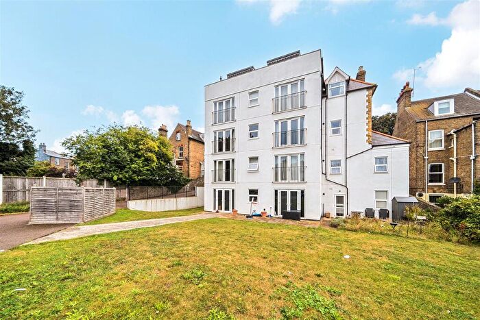 2 Bedroom Flat For Sale In South Eastern Road, Ramsgate, CT11