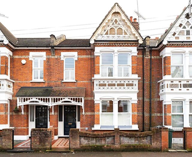 3 Bedroom Terraced House For Sale In Vincent Road, Highams Park, E4