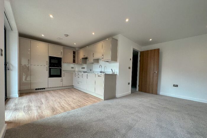 2 Bedroom Apartment For Sale In Fountain Way, Salisbury, Wiltshire, SP2