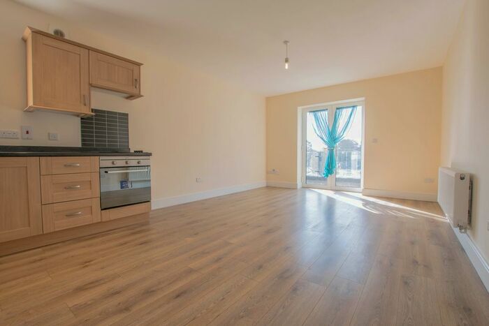 2 Bedroom Flat To Rent In High Street, Hoddesdon, EN11