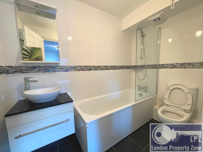 2 Bedroom Flat To Rent In Fletcher Street, Tower Hill, E1