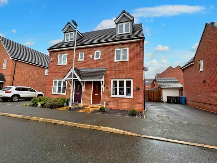 3 Bedroom Town House To Rent In Horseley Avenue, Worsley, M28