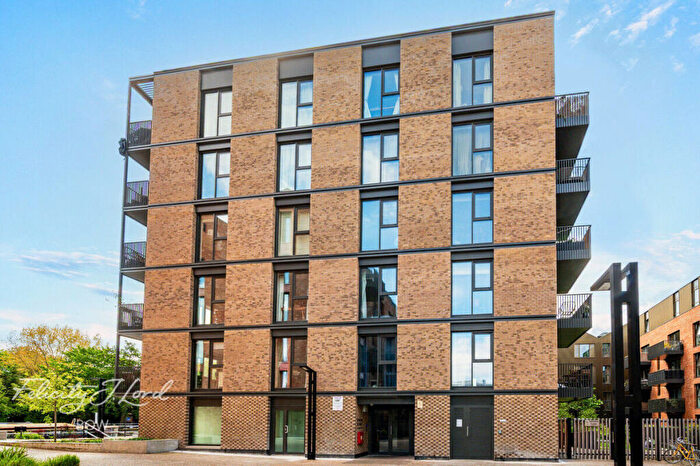 1 Bedroom Apartment For Sale In Navigators Walk, London, E3