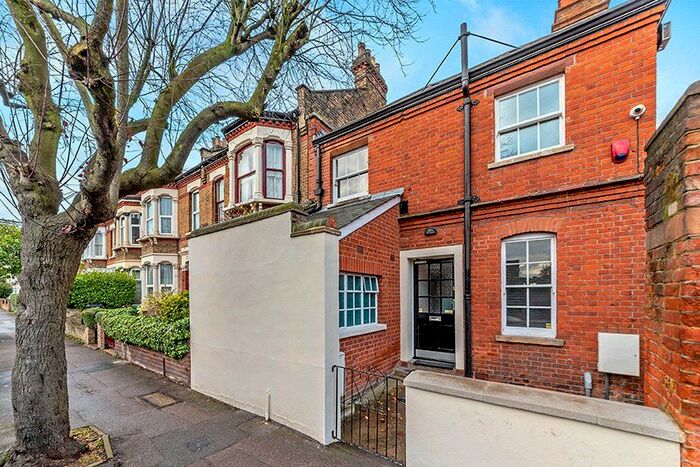 3 Bedroom End Of Terrace House To Rent In Chaucer Road, Wanstead, London E11