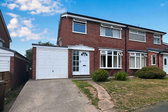 3 Bedroom Semi-Detached House For Sale In The Boulevard, Hollingworth, SK14