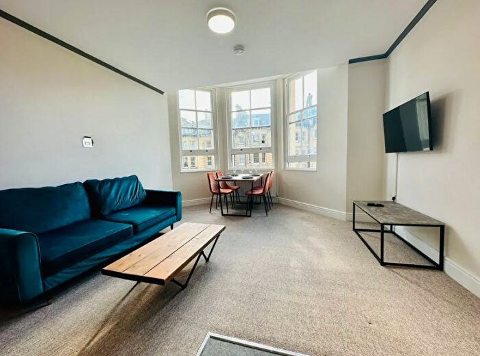 2 Bedroom Flat To Rent In First Avenue, Hove, BN3