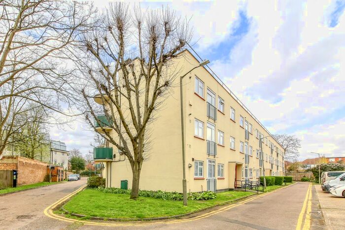 2 Bedroom Flat To Rent In Flat Flowersmead, Balham, SW17