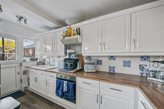 2 Bedroom End Of Terrace House For Sale In Bedwell Gardens, Hayes, UB3