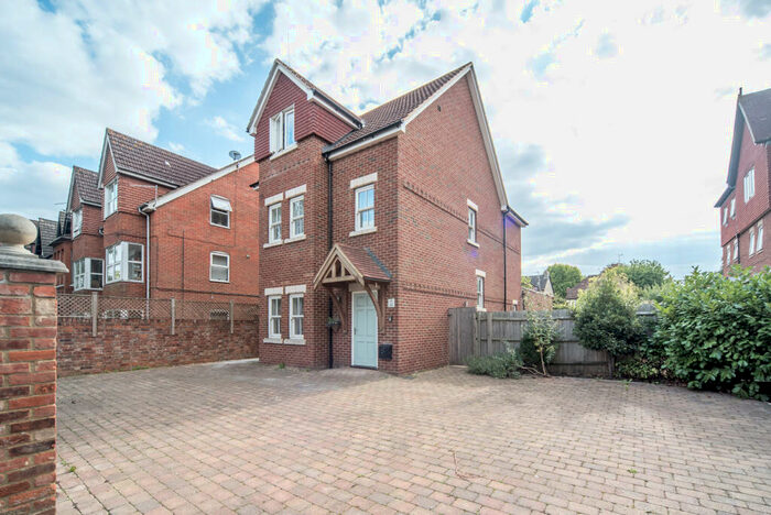 6 Bedroom Detached House To Rent In Clapham Road, Bedford, MK41