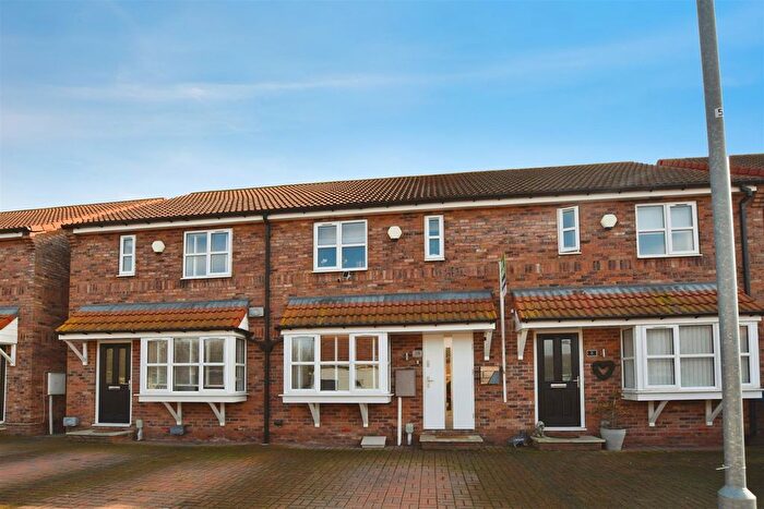 3 Bedroom Terraced House For Sale In Partington Drive, Hull, HU9