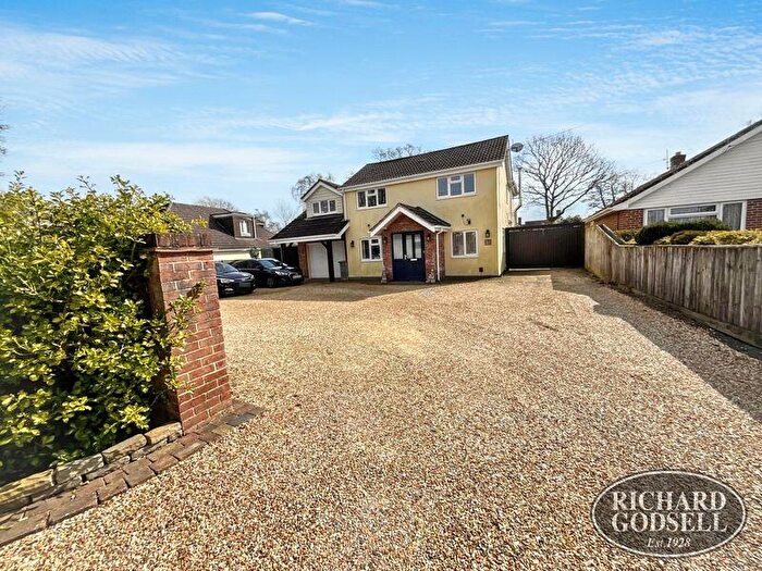 4 Bedroom Detached House For Sale In Burton Christchurch, BH23