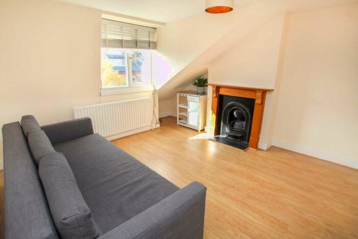 2 Bedroom Flat To Rent In Alexandra Grove, London, N4