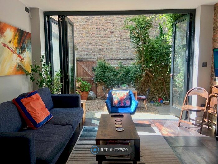 2 Bedroom Maisonette To Rent In Highbury Park, London, N5