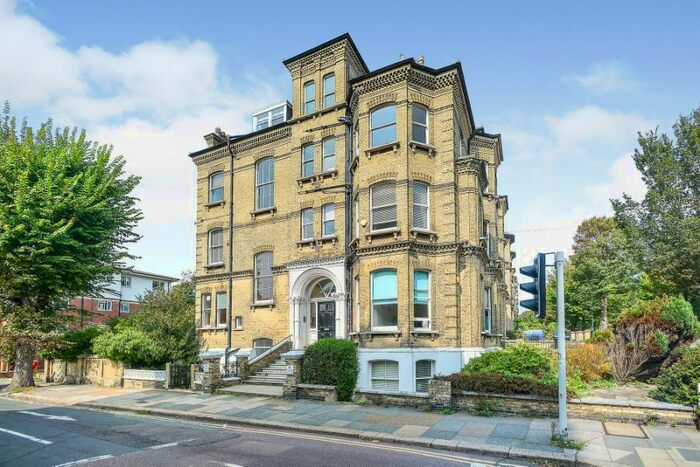 2 Bedroom Flat To Rent In The Drive, Hove, BN3
