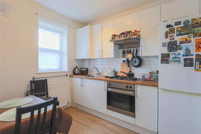 1 Bedroom Flat To Rent In Biddestone Road, Islington, London, N7