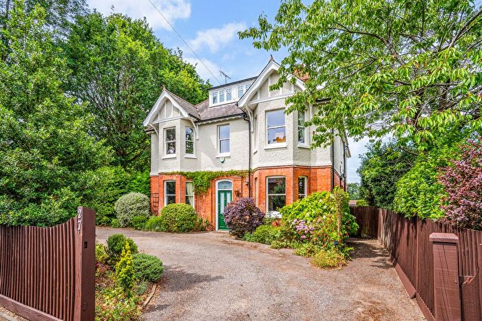 6 Bedroom Detached House For Sale In Church Avenue, Farnborough, GU14