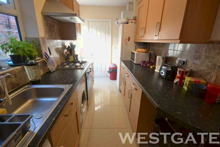 3 Bedroom Terraced House To Rent In Foxhill Road, Reading, RG1