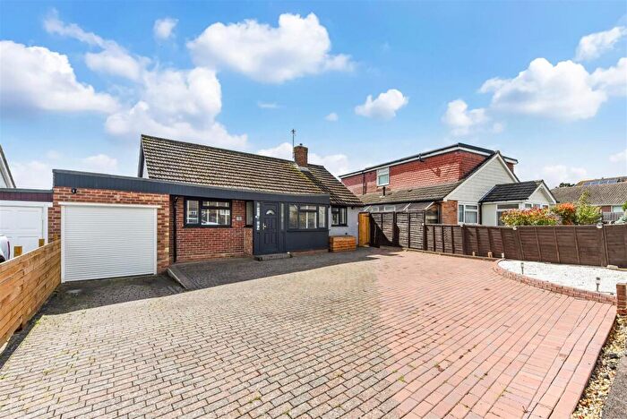 2 Bedroom Detached Bungalow For Sale In Beech Way, Horndean, PO8