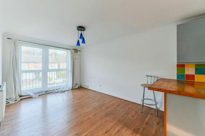 1 Bedroom Maisonette To Rent In Whitehorse Lane, South Norwood, London, SE25