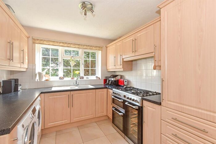 3 Bedroom End Of Terrace House For Sale In Crouchview Close, Wickford, Essex, SS11