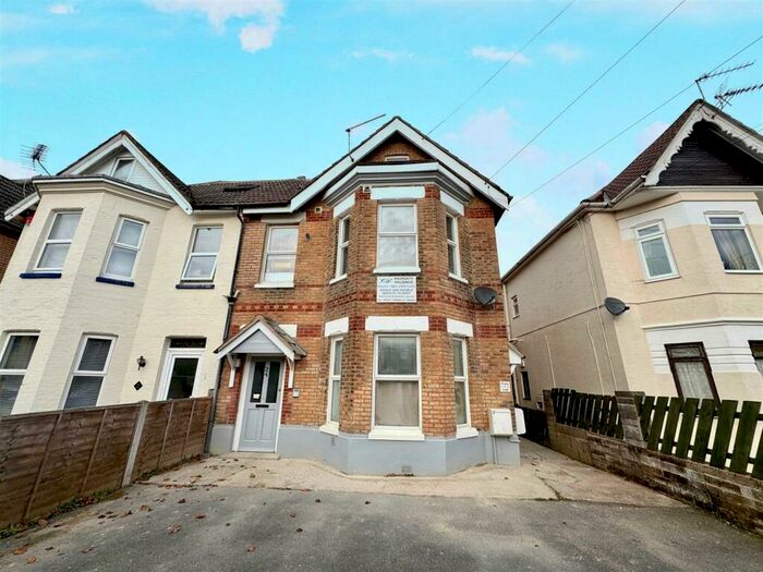 Studio To Rent In Westby Road, Bournemouth, Boscombe, BH5