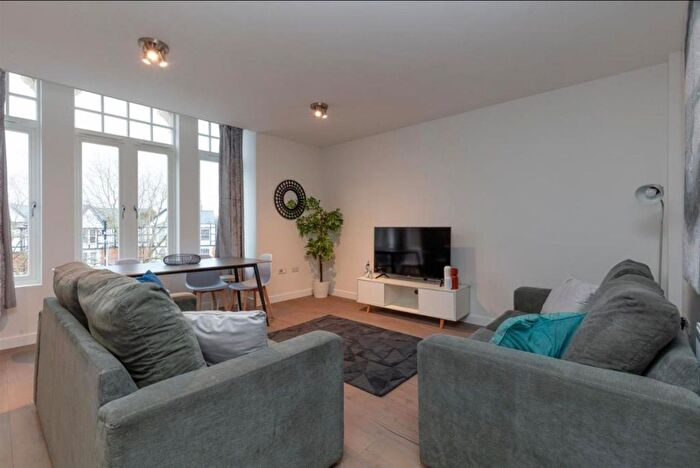 2 Bedroom Flat To Rent In Frobisher Road, N8