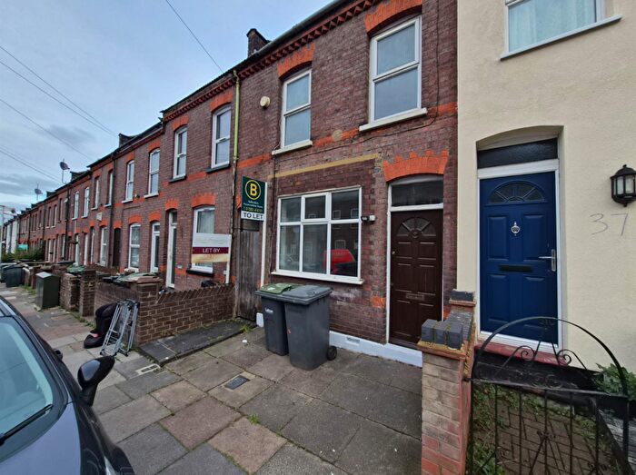 2 Bedroom Terraced House To Rent In St. Peters Road, Luton, Bedfordshire, LU1