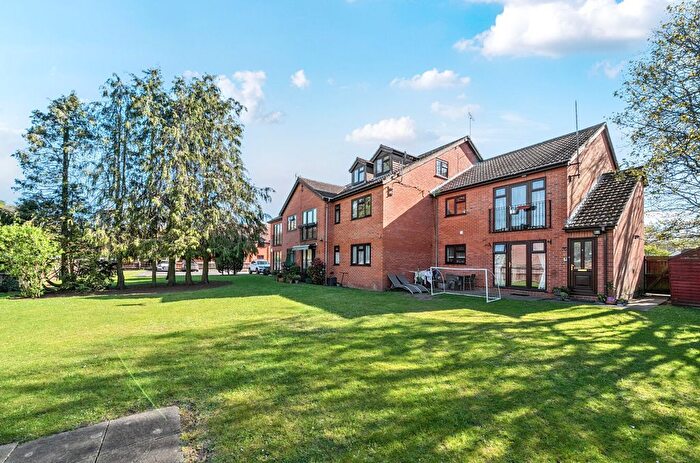 1 Bedroom Flat For Sale In Cambridge Road, Owlsmoor, Sandhurst, GU47