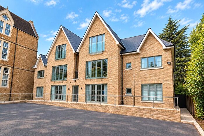 2 Bedroom Apartment For Sale In Filmer Grove, Godalming, Surrey, GU7