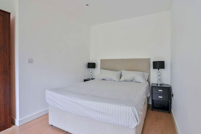 Studio To Rent In Victory Place, Elephant And Castle, London, SE17