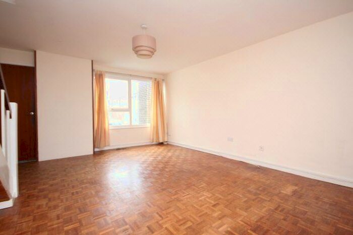 2 Bedroom Property To Rent In Garden Walk, Horsham, RH12