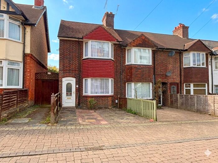 3 Bedroom End Of Terrace House For Sale In Southern Road, Camberley, Surrey, GU15