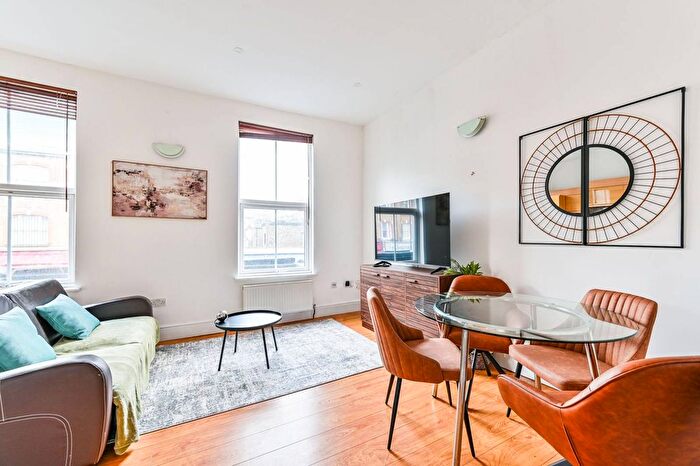 2 Bedroom Flat To Rent In Blackstock Road, Finsbury Park, London, N4