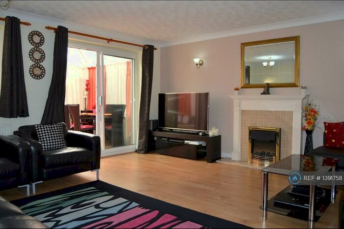 3 Bedroom End Of Terrace House To Rent In Clinton Crescent, Aylesbury, HP21