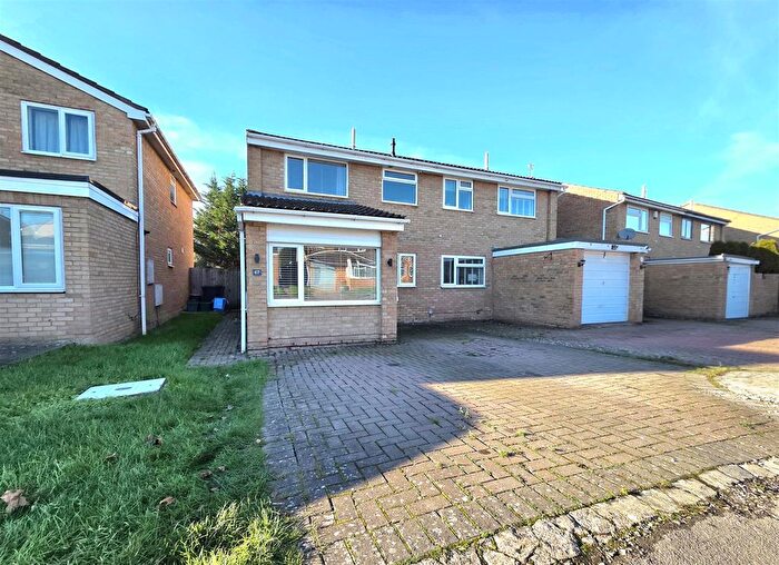 3 Bedroom Semi Detached House For Sale In Haycroft Drive, Matson, Gloucester, GL4