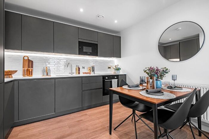 3 Bedroom Apartment To Rent In Domain, Tilling Courtyard, Weldale Street, Reading, Berkshire, RG1