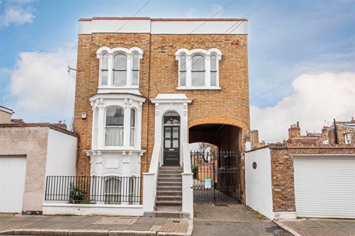 2 Bedroom Flat For Sale In Stanfield Road, Mile End, E3