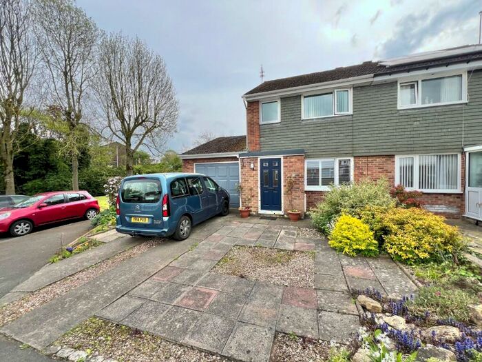 3 Bedroom Semi-Detached House For Sale In Carisbrooke Crescent, Etherley Dene, DL14