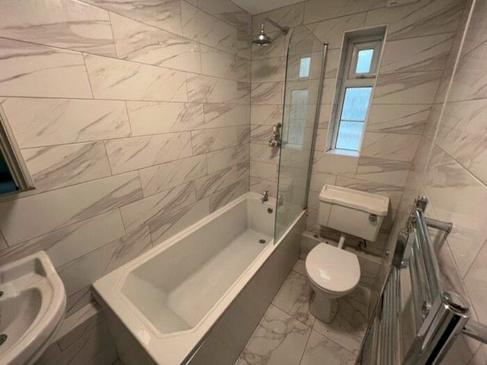 2 Bedroom Property To Rent In Priestwood Close, Southampton, SO18