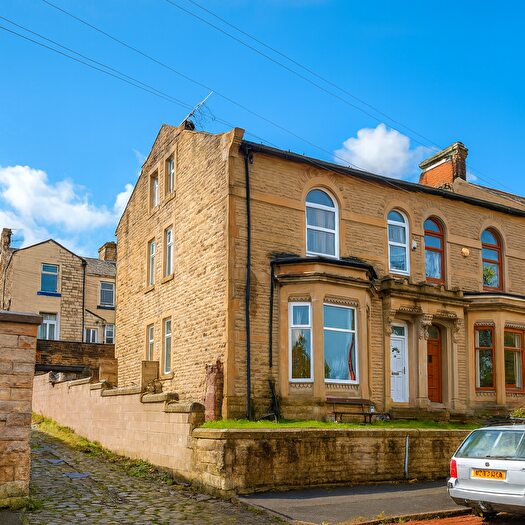 5 Bedroom End Of Terrace House For Sale In Piccadilly Road, Burnley, Lancashire, BB11