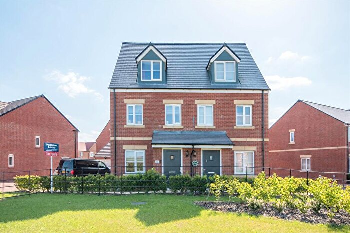3 Bedroom Semi Detached House For Sale In Woodpecker Drive, Rothwell, Kettering, NN14