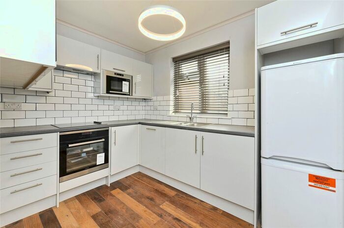 3 Bedroom Flat To Rent In Acton Lane, London, W4
