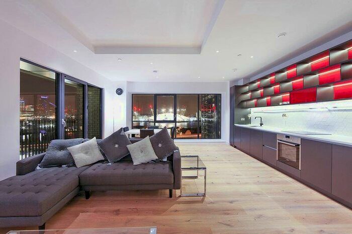 2 Bedroom Flat To Rent In Botanic Square, London City Island, E14