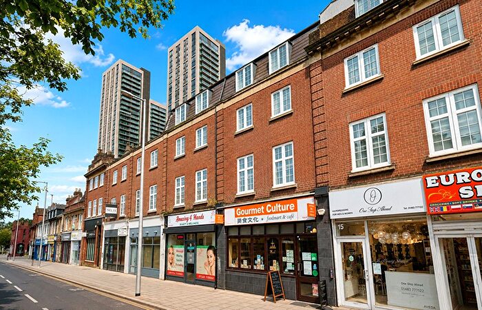 2 Bedroom Flat To Rent In Chapel Street, Woking, Surrey, GU21